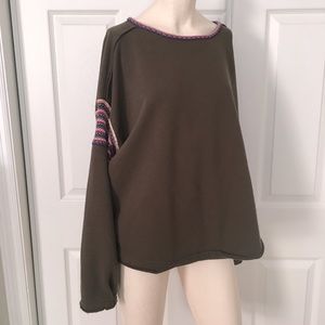 Worn twice! Beautiful sweatshirt 🖤